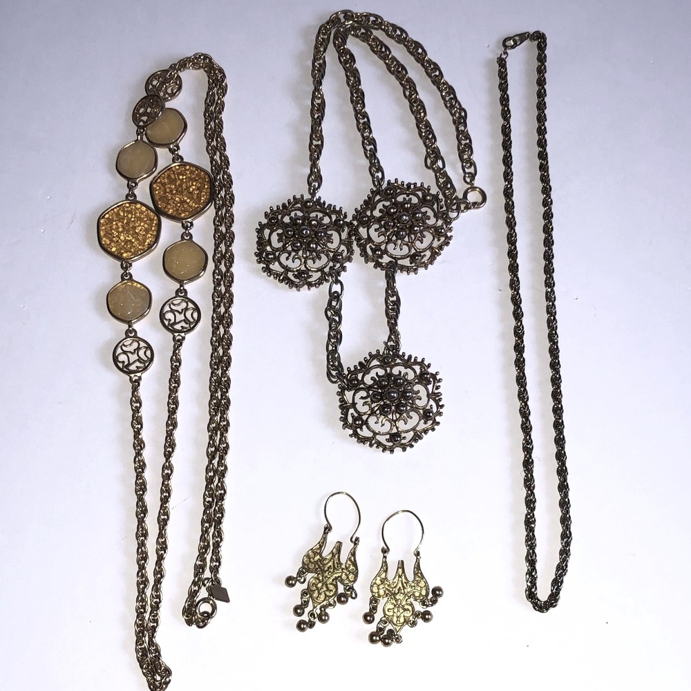 Lot of Vintage Jewelry, 1970's vintage necklaces, rope chain and earrings